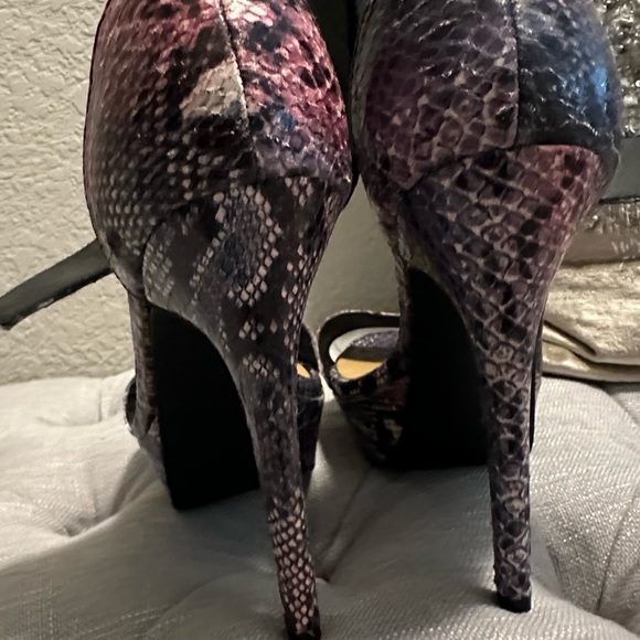 🔥 NWOT Pink/Purple Ankle Strap Heels - Picture 9 of 12